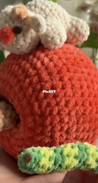Cowely Crochet - Fanni Vécsey - Apple Cow with Special Worm Friend