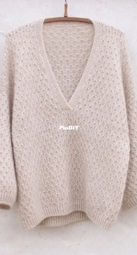 Cardi V-Neck by Anne Ventzel