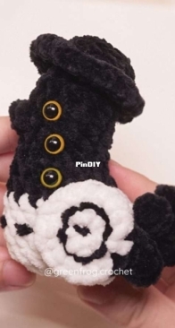 Green Frog Crochet - Thuy Anh - Đặng Thùy Anh - Sussie the Little Magpie - Free