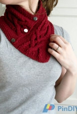 Buttercup Scarflet by Sara Kucharik / The Yarndest Thing-Free