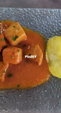Atún con tomate