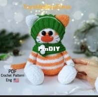 olya and toys-Olga Shkarlatyuk -motya cat