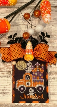 Stitching With the Housewives - Halloween Ornaments - Spooky Haunts