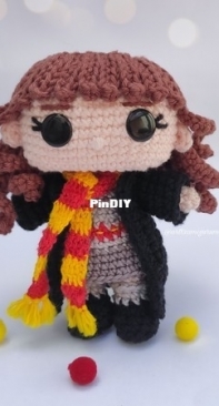 Art 13 amigurumi - Stephany Silva - Hermione  - Portuguese