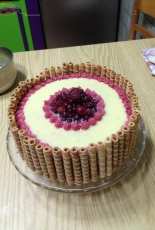 Creme caramel & red fruits cake