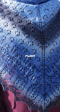 Comber Shawl by Joyce Fassbender - Free