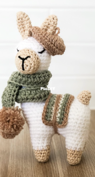Rose and Lily Crochet - Robyn - Louisa Llama