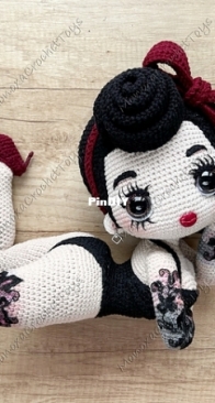 Monoxa - Oxana Monikainen - Pin Up Girl - Menina Pin Up - Portuguese - Translated