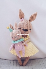 samiSnosami - Sasha Koffer - Crochet Bunny girl with baby