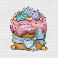 Easter Cupcake With Meringues by Elena Tiunova