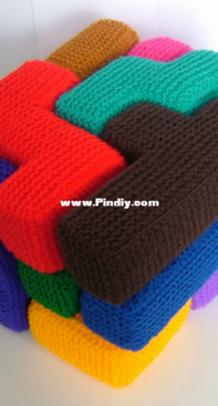 Pentominoes and Pentacubes by Pat Ashforth & Steve Plummer - Woolly Thoughts