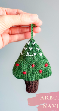 Arbolito Navideño/Knitted Christmas Tree by Mónica López Cabezas - Spanish