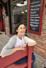 La Voisine Shrug by Lucinda Iglesias-English,French-Free