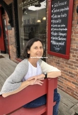 La Voisine Shrug by Lucinda Iglesias-English,French-Free