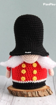 Pam Pino Design - Nazeli Mkrtchyan-Tadevosyan - British Guard Gnome