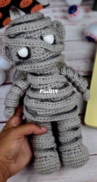 Sweet Oddity Art - Caroline Brody - Mummy