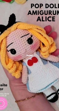 Feito a Mão - Mari Trevisan - Alice - Portuguese