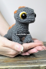 Kai the Salamander Amigurumi - Inky Fox the Yarn Bandit - Emma Watkins - English