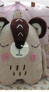 Crochet Story Shop - Liliya - Sleepy Pillow Bear - Almofa de Urso Sonolento - Portuguese - Translated