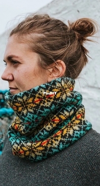 Radiant Star Cowl by Ella Gordon