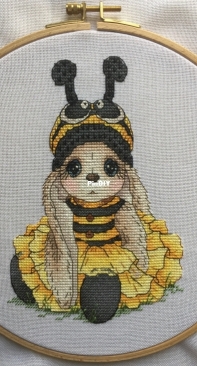 Bunny Bee by Svetlana Sichkar
