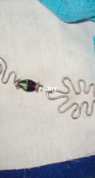 Foulard wire pendant