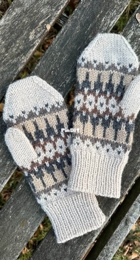Celeste Mittens by PetiteKnit - English