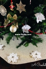 A Crocheted Simplicity - Jennifer Pionk - Poinsettia Tree Skirt