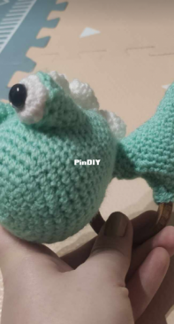 Dino rattle