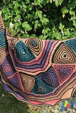 Linientreu Shawl by Ute Nawratil-English