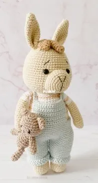 Blue Sparrow Handmade - Bianca Flatman - Logan the Llama