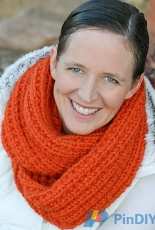 A Chunky Moebius Cowl by Anne B. Weil / flax & twine-Free