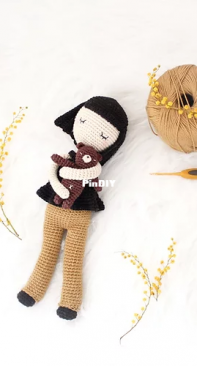 Ligne Retro - Virginie Karakus - Suzanne and her Teddy Bear Pompon