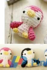 Pierrot Yarns - Gosyo Co Ltd - Amigurumi Penguin Cell Phone Strap - Spanish Translated - Free