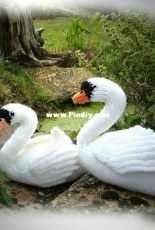 Swan knitting pattern by Georgina Manvell