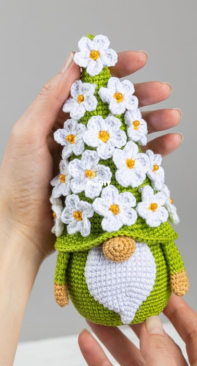 Mufficorn - Olga Chemerys - Gnome with primrose