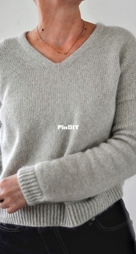 SiMPLE Vneck sweater by ANKESTRiCK