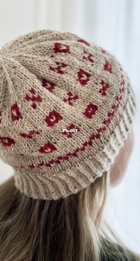 Snow Flower Hat by Hélène Rush-Free