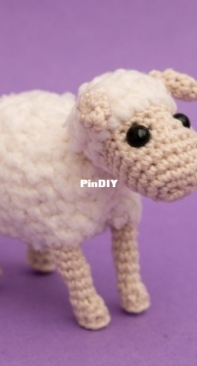 Stellas Yarn Universe - Stella Sharafi - Amigurumi Sheep - Free