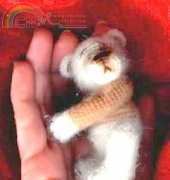 Miniature Thread Crochet Bears - Edith Molina - Monty