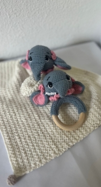 Amis Crochê - Jéssica Ramos de Souza Simão - Ester - Baby Blanket & Rattle