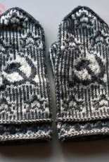 Hammer and Sickle Mittens by Clara Falk-Swedish-Free