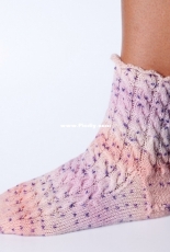 Socks with Cables by Hobbii Design - free