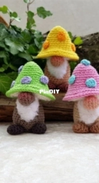 Rimajas - Manuela Trager - Mushroom Gnomes - Paddenstoel Kabouters - Dutch