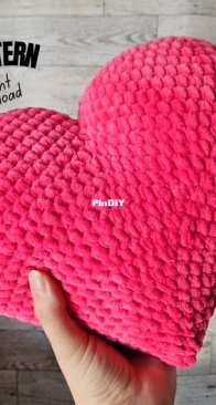 Rhiannan Makes US _ crochet heart pillow pattern _ English