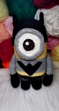 Amigurumi batman minion