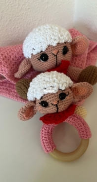 Amis Crochê - Jéssica Ramos de Souza Simão - Bia e Bento Lovey and Rattle