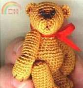 Miniature Thread Crochet Bears - Edith Molina - Clint