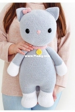 Bunnies and Yarn - Michelle Alvarez - Frida the Friendly Cat - Frida la Gatita Amigable - Spanish