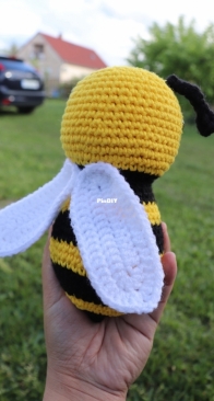 Bee wings